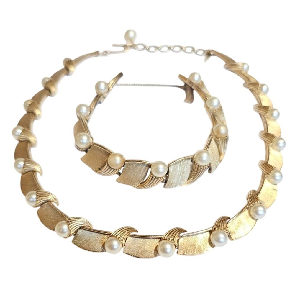 Vintage 1950s Crown Trifari Faux Pearl & Gold Tone Demi-Parure Set